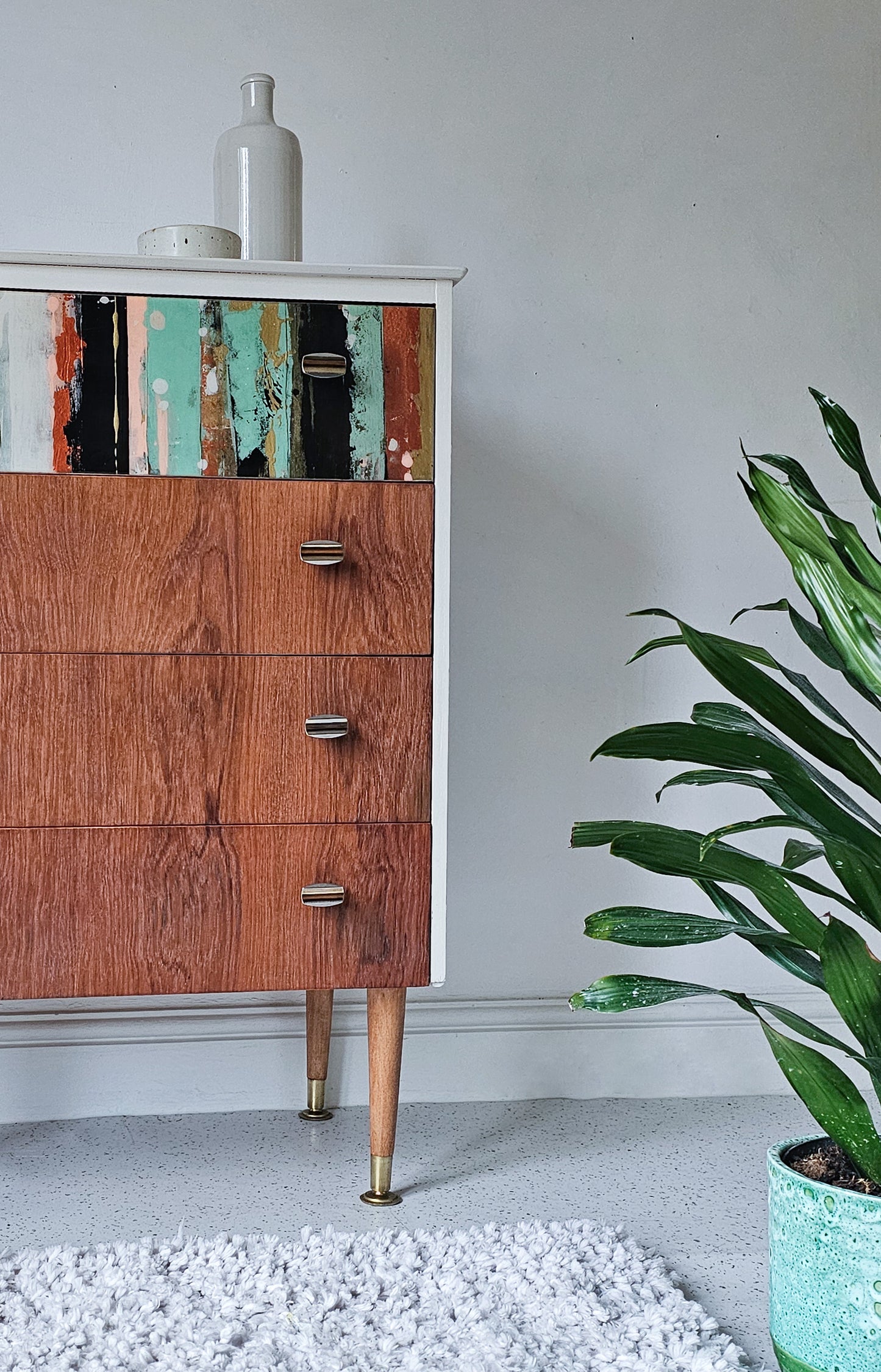 BBC 1 Money for Nothing Abstract Resin Chest of Drawers