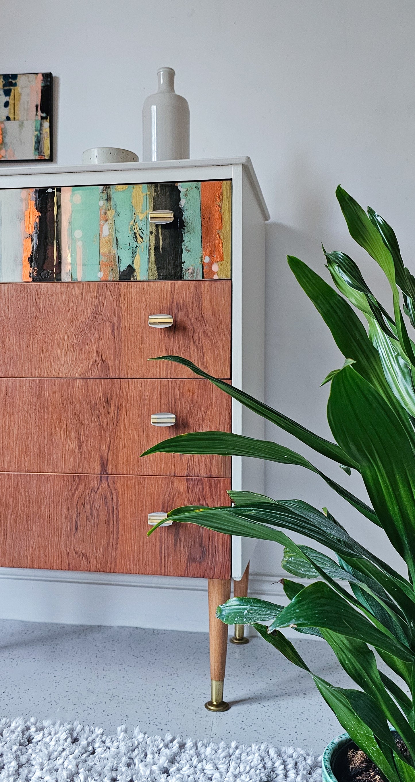 BBC 1 Money for Nothing Abstract Resin Chest of Drawers