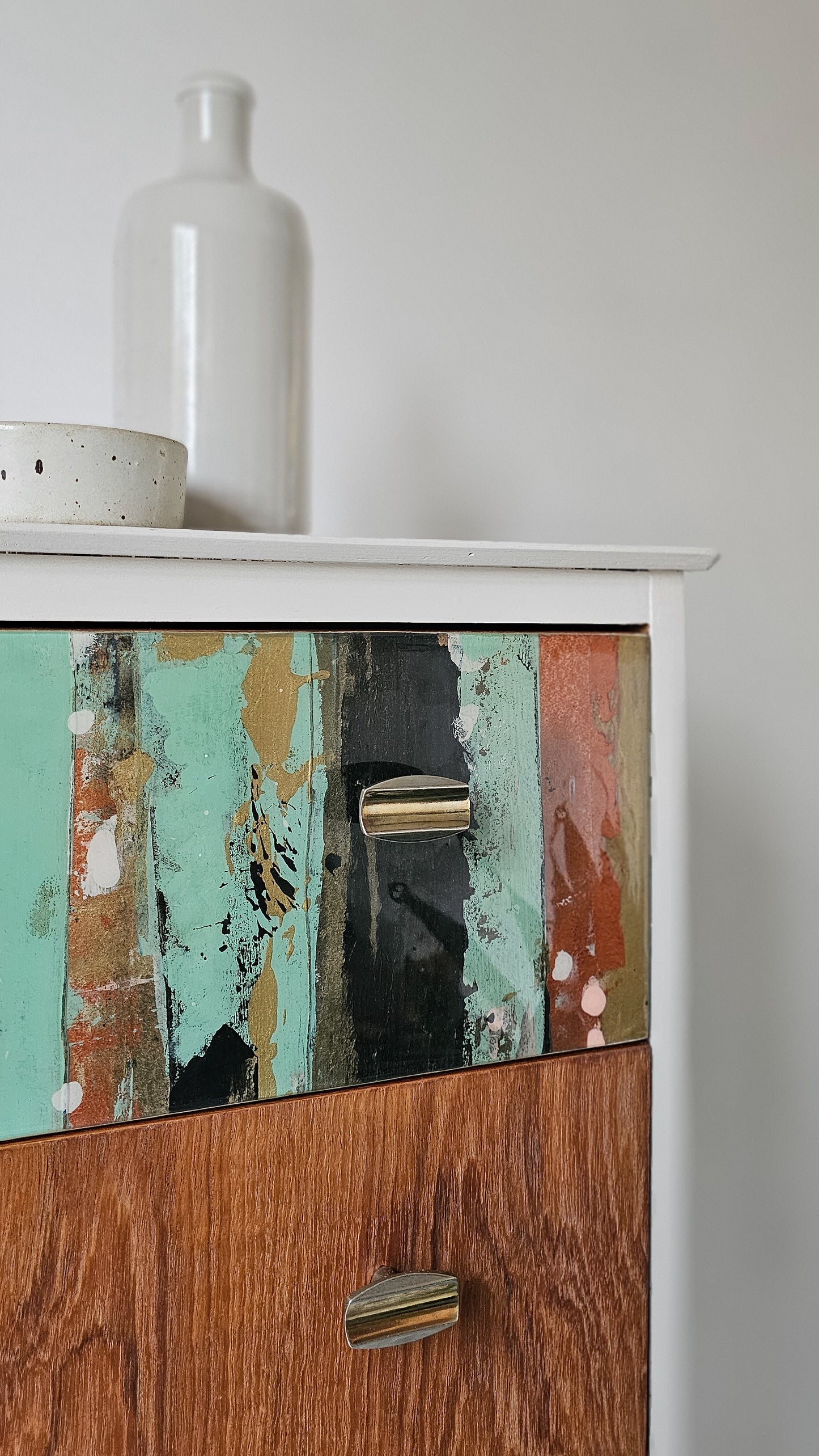BBC 1 Money for Nothing Abstract Resin Chest of Drawers