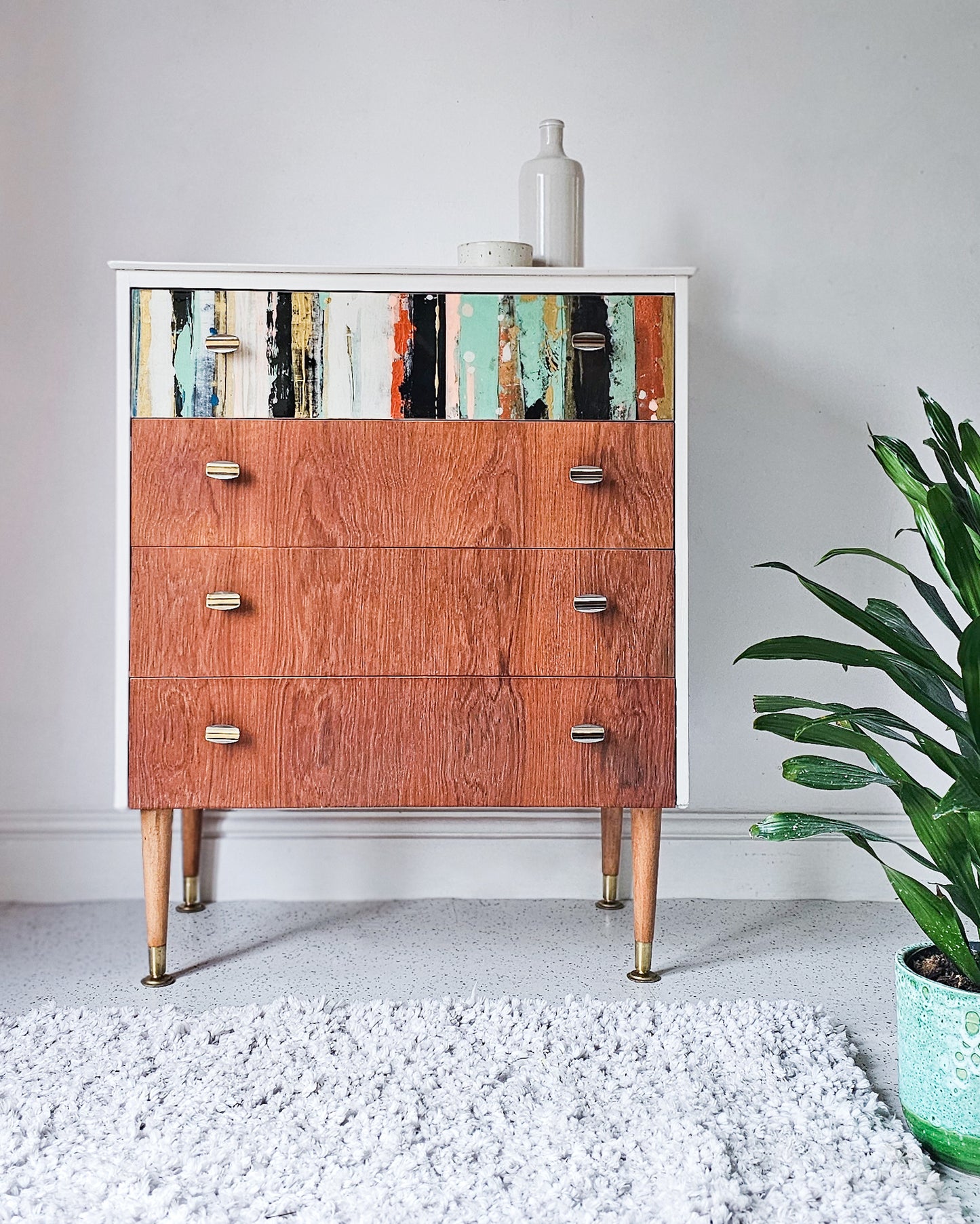 BBC 1 Money for Nothing Abstract Resin Chest of Drawers