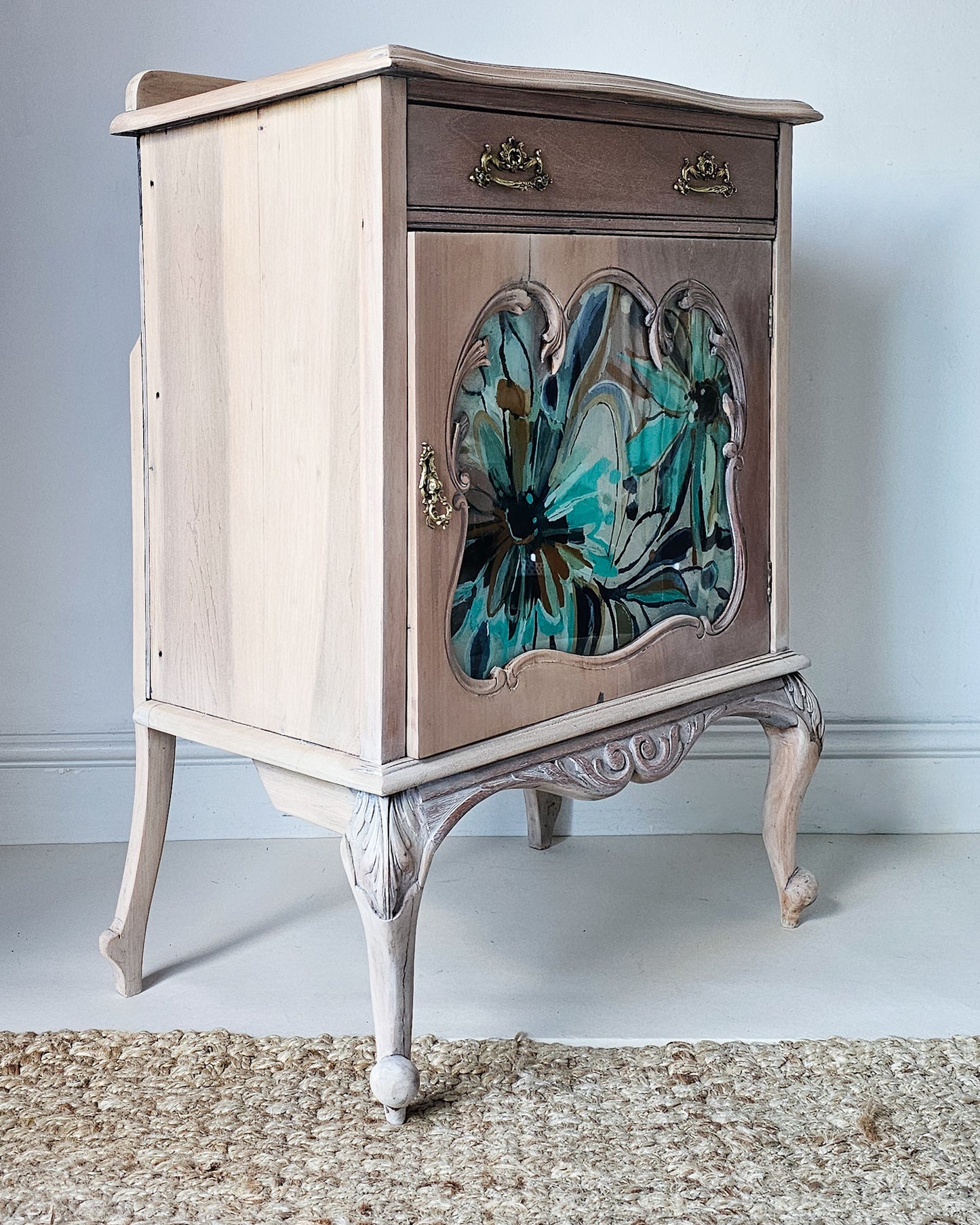 'The Irene' Painted Glass Drinks Cabinet