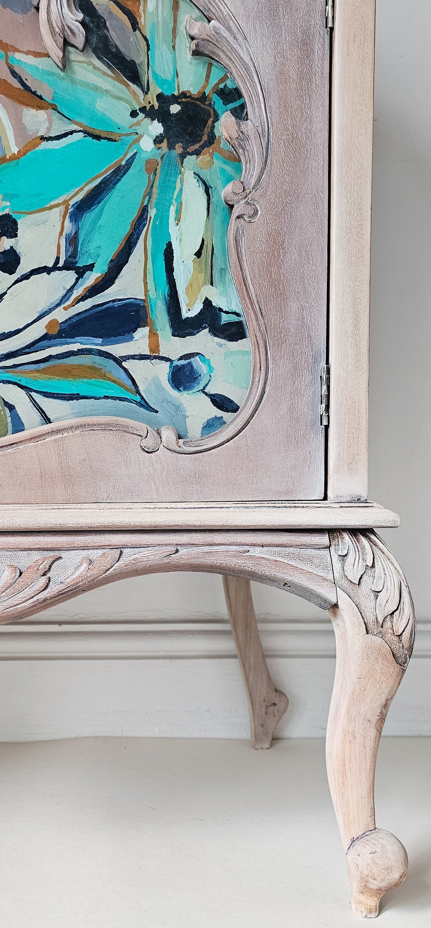 'The Irene' Painted Glass Drinks Cabinet