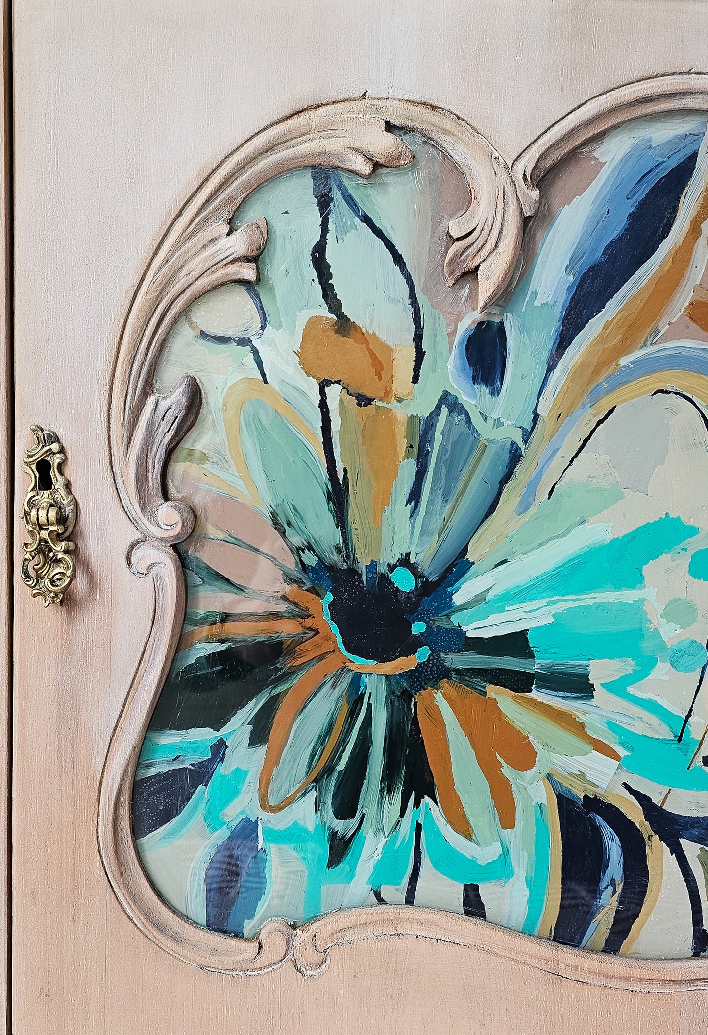 'The Irene' Painted Glass Drinks Cabinet