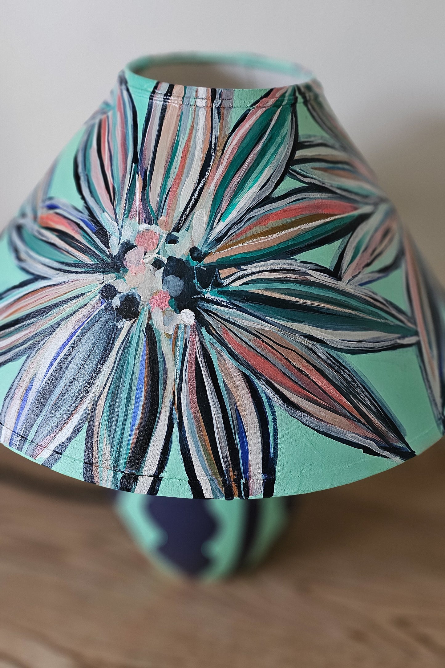 Hand-painted Ceramic Table Lamp & Daisy Pattern Shade Free UK Delivery