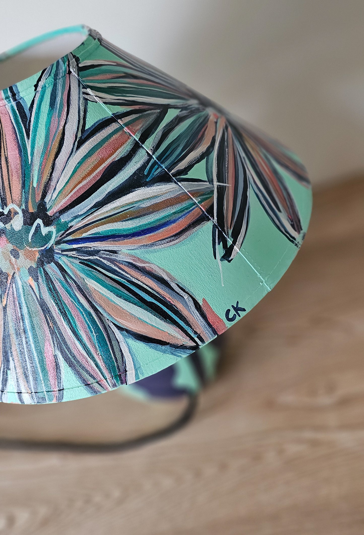 Hand-painted Ceramic Table Lamp & Daisy Pattern Shade Free UK Delivery