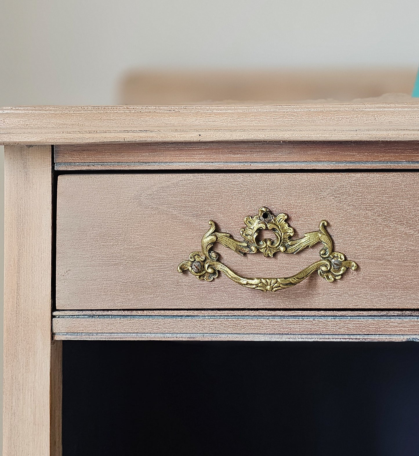 'The Irene' Painted Glass Drinks Cabinet