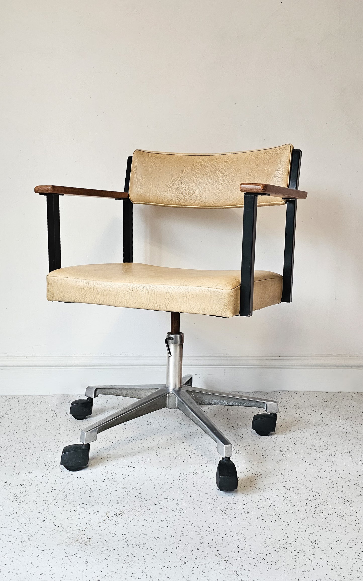 The Newton Retro Chrome Swivel Desk Chair