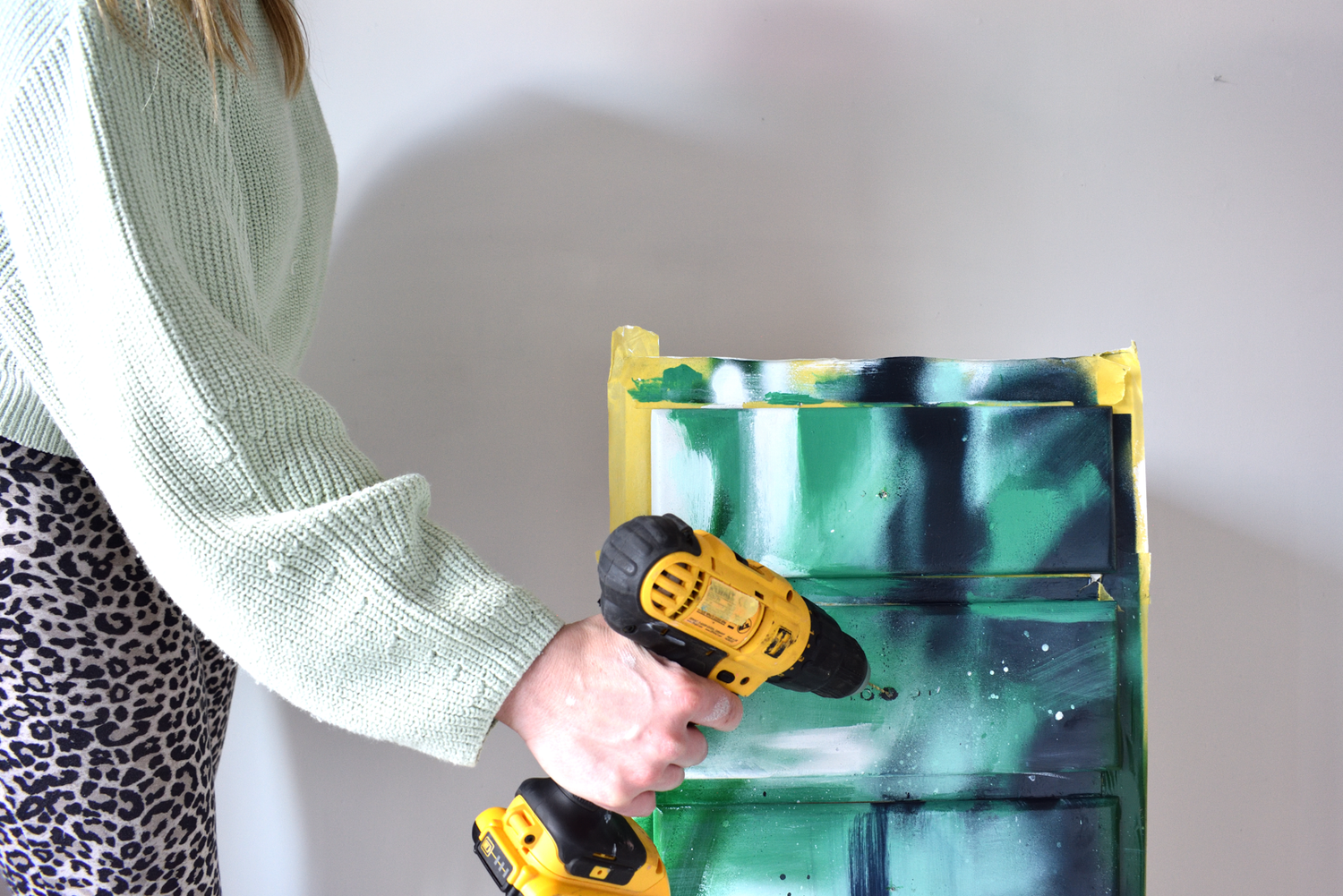 Chloe Kempster professional furniture upcycler and fine artist content creation