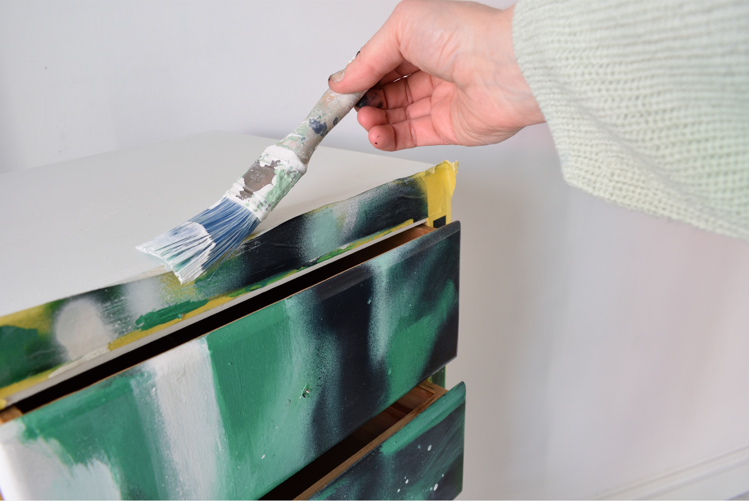 Chloe Kempster professional furniture upcycler and fine artist content creation
