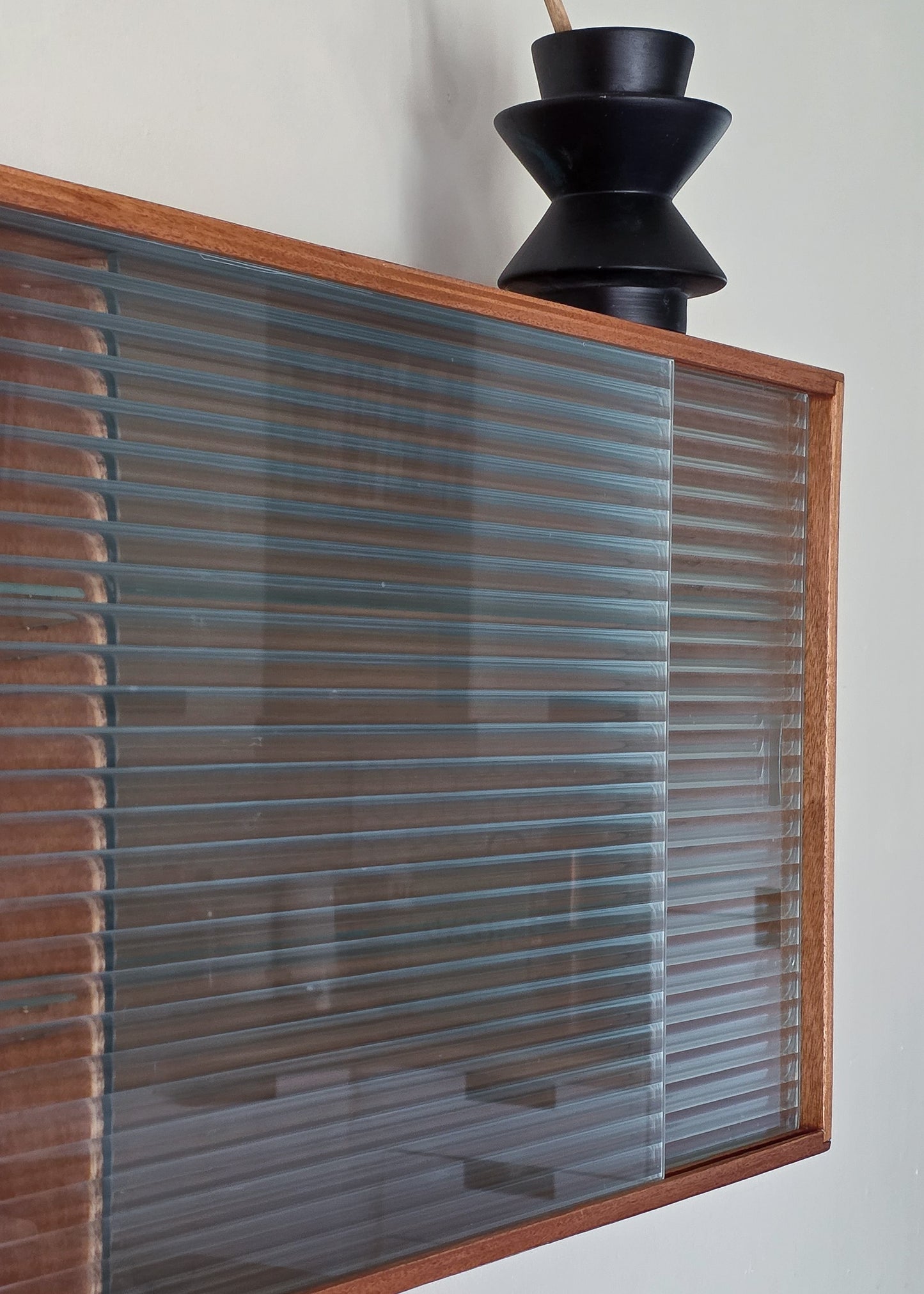 TheJasper Mid Century Reeded Glass Wall Cabinet