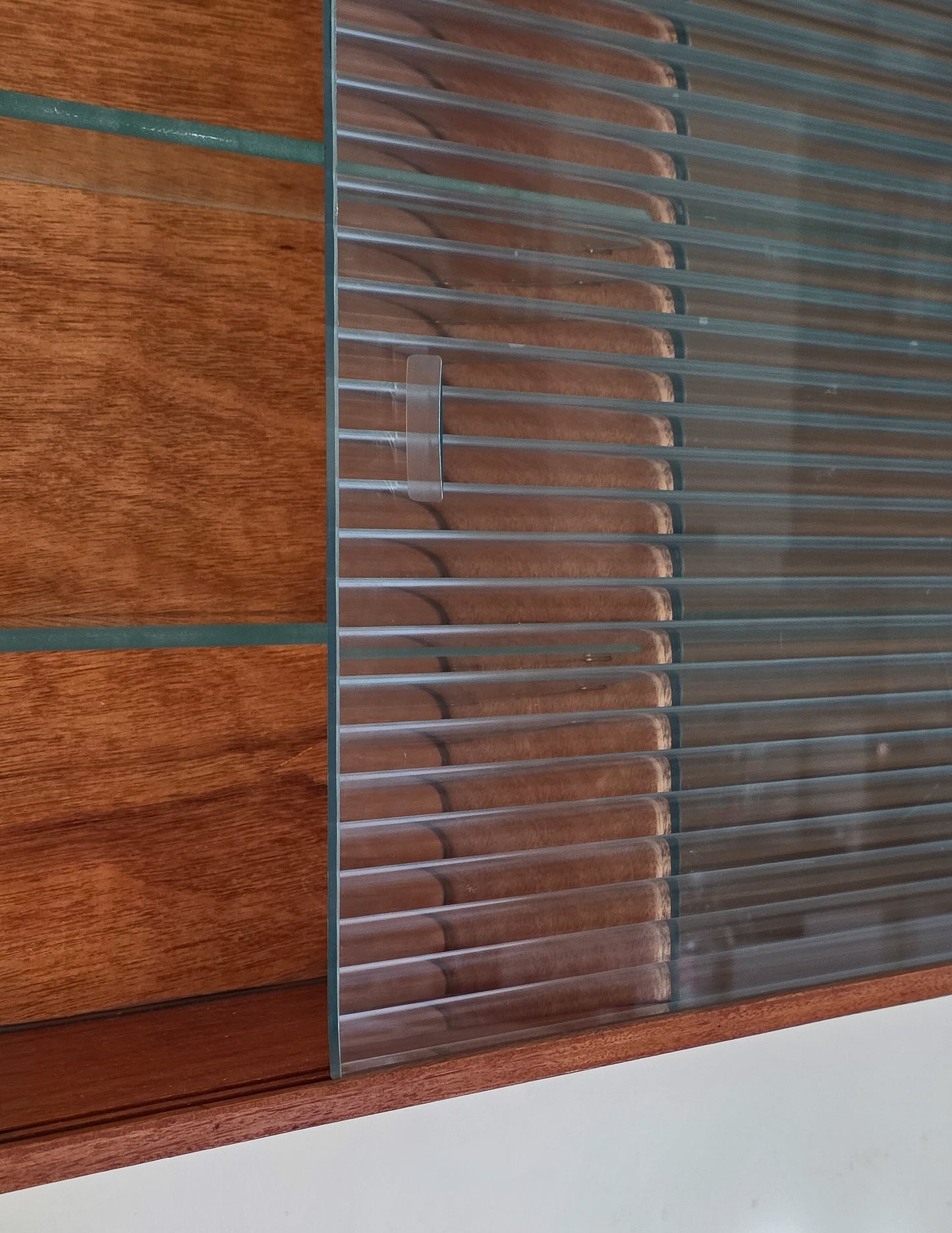 TheJasper Mid Century Reeded Glass Wall Cabinet