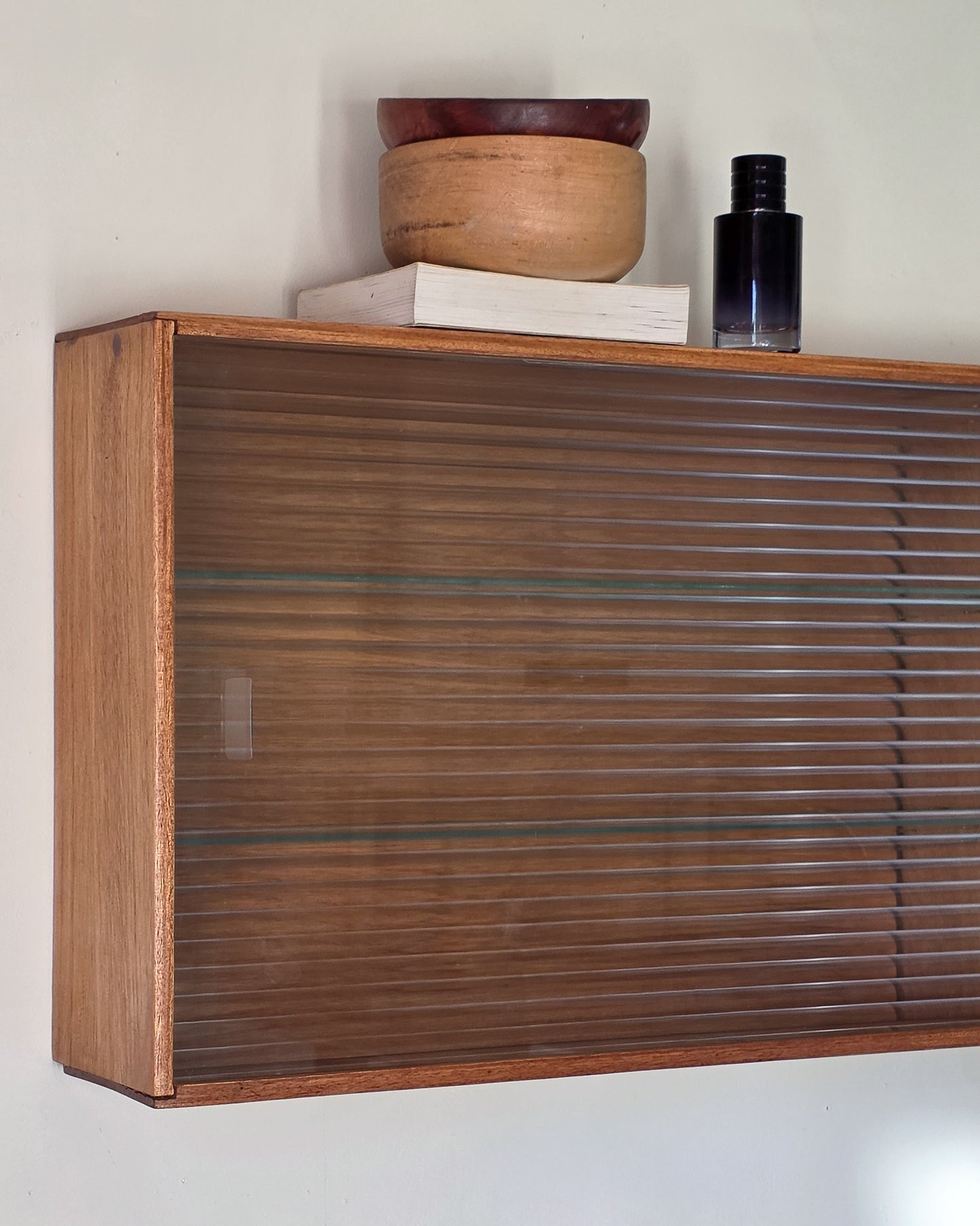 TheJasper Mid Century Reeded Glass Wall Cabinet