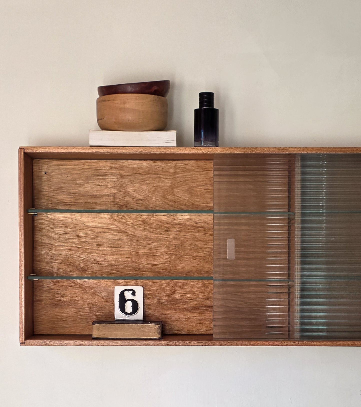 TheJasper Mid Century Reeded Glass Wall Cabinet