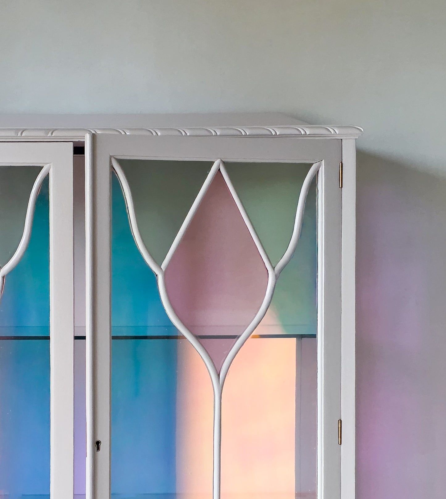 The Chloe Stained Glass Vintage Display Drinks Cabinet